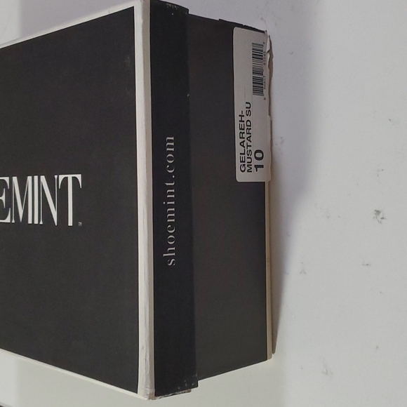 Shoemint Gelareh Suede Pumps - Picture 6 of 6